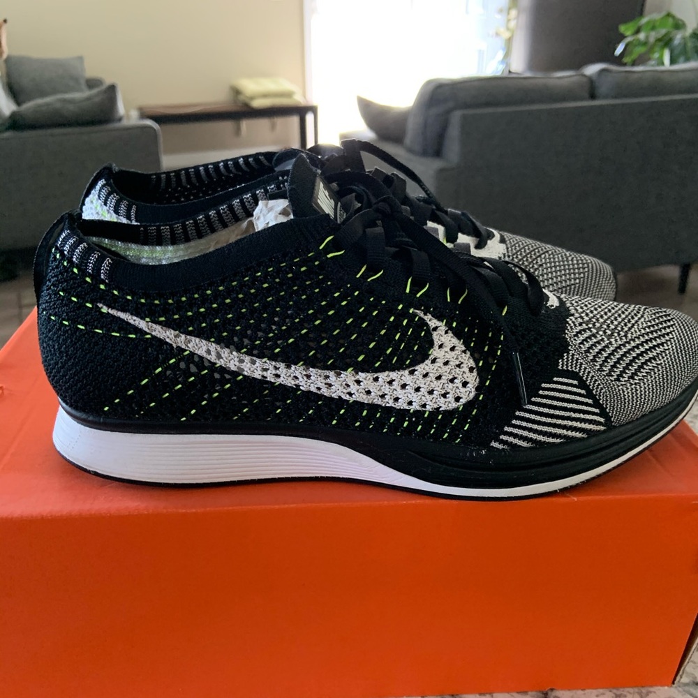 Nike flynit racer “Oreo”
